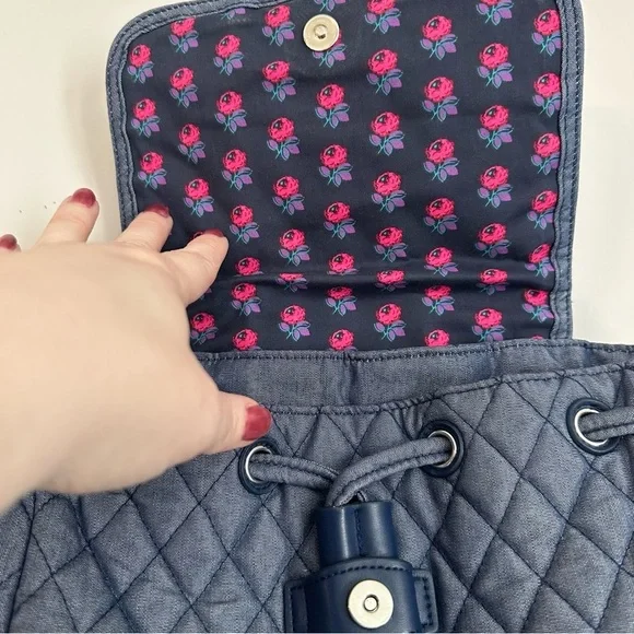 Vera Bradley Quilted Fabric Navy Backpack with Drawstring/Button Close GUC - Picture 4 of 9